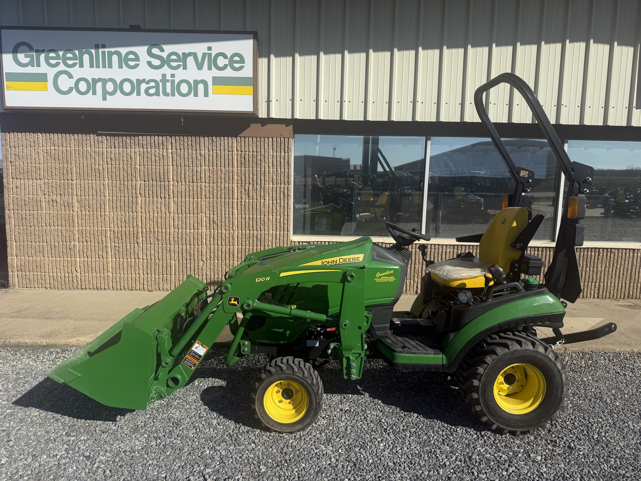 2021 John Deere 1025R Image 1