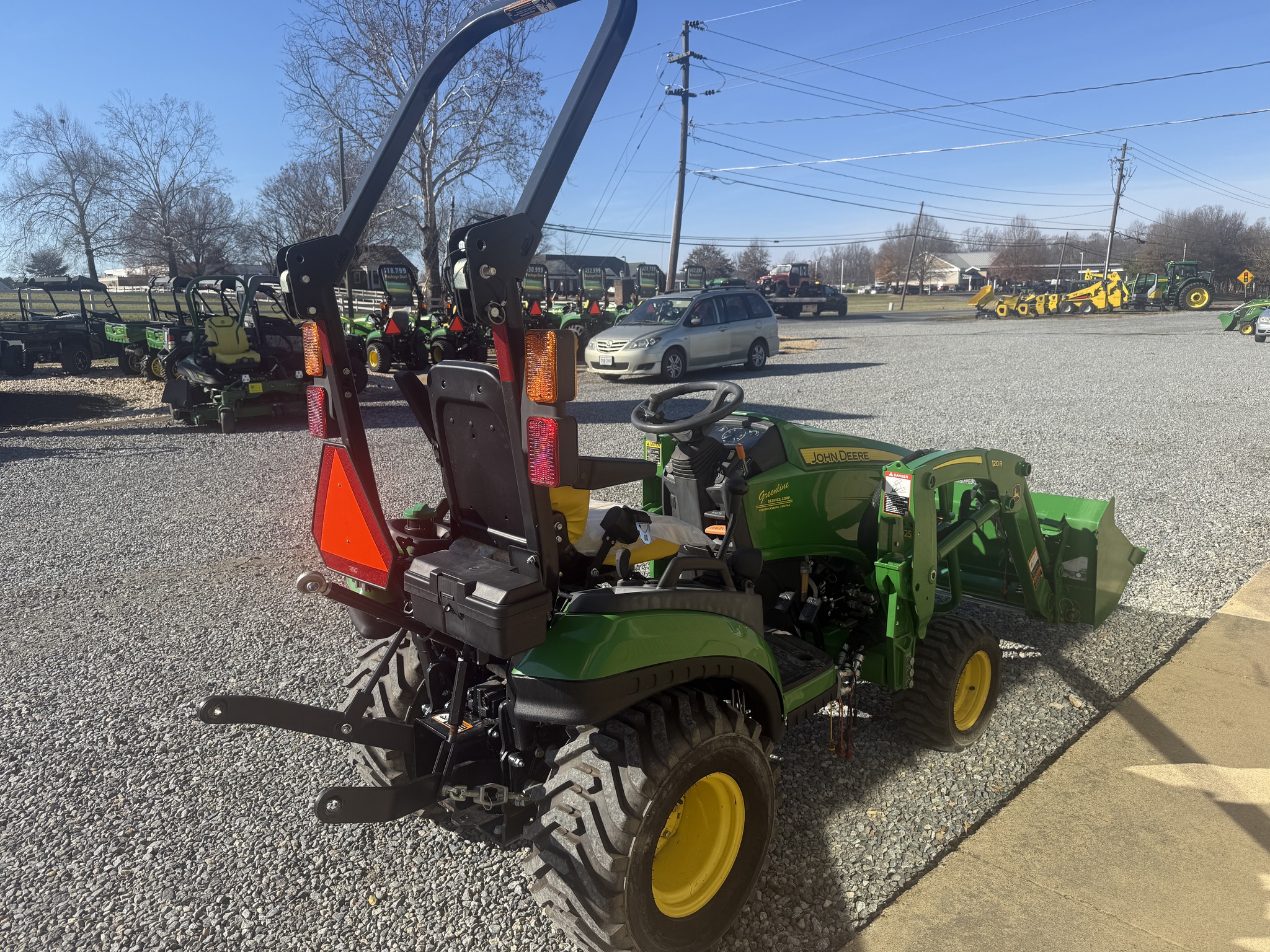 2021 John Deere 1025R Image 6