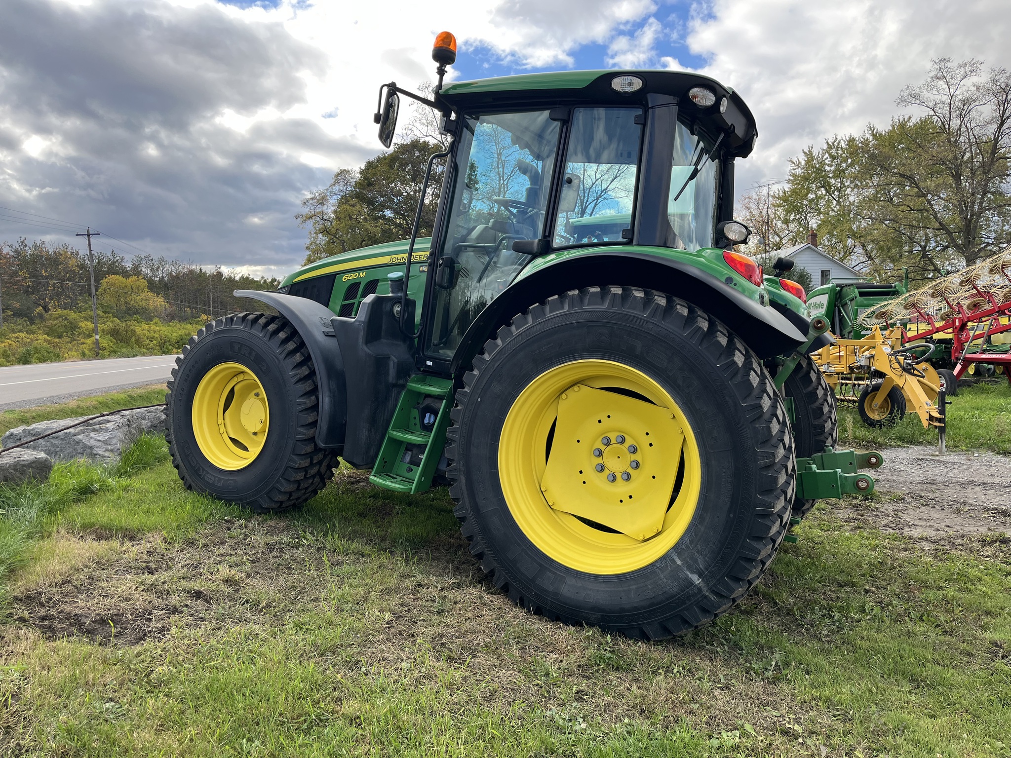 2022 John Deere 6120M Image 3