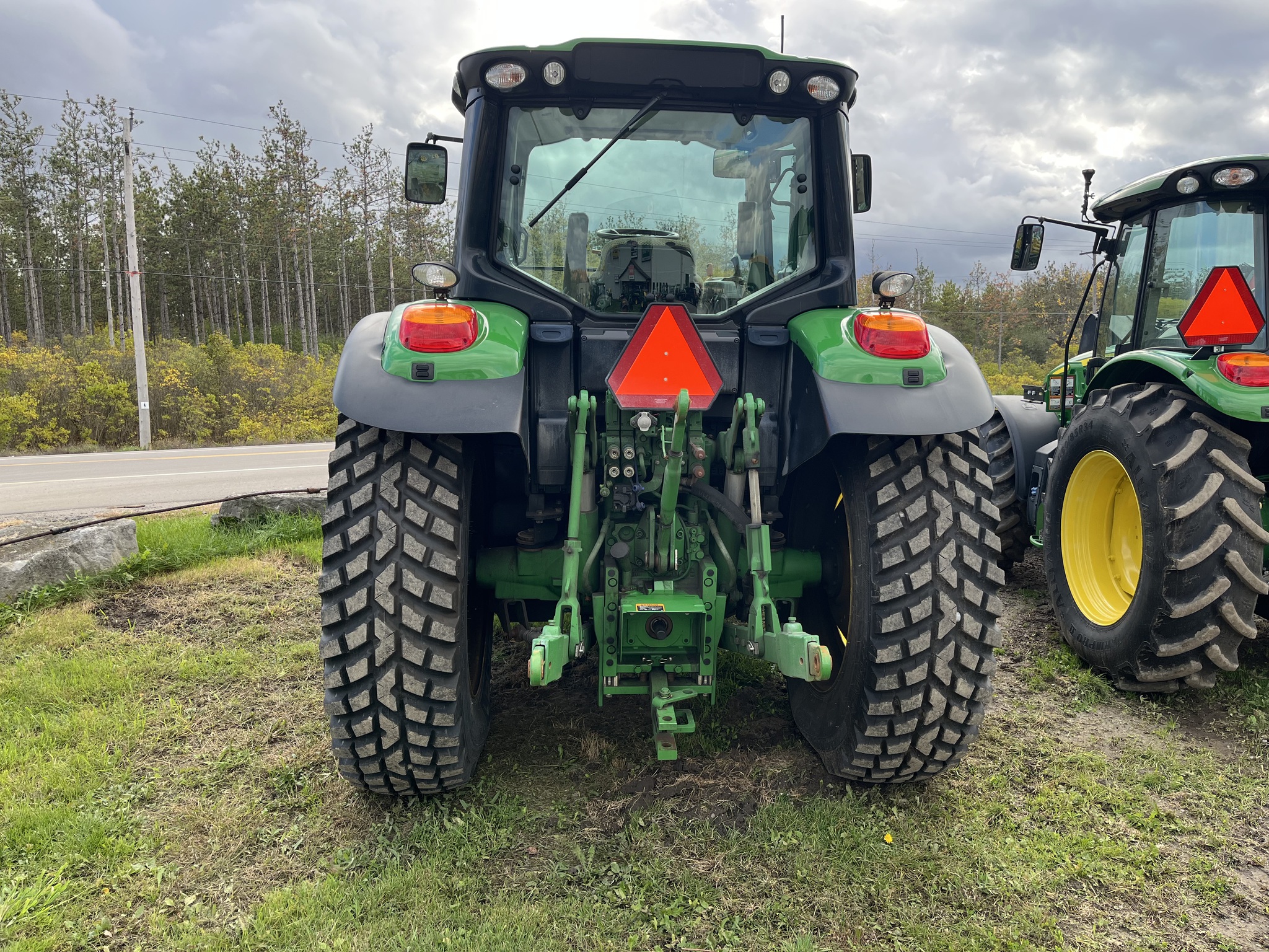 2022 John Deere 6120M Image 2
