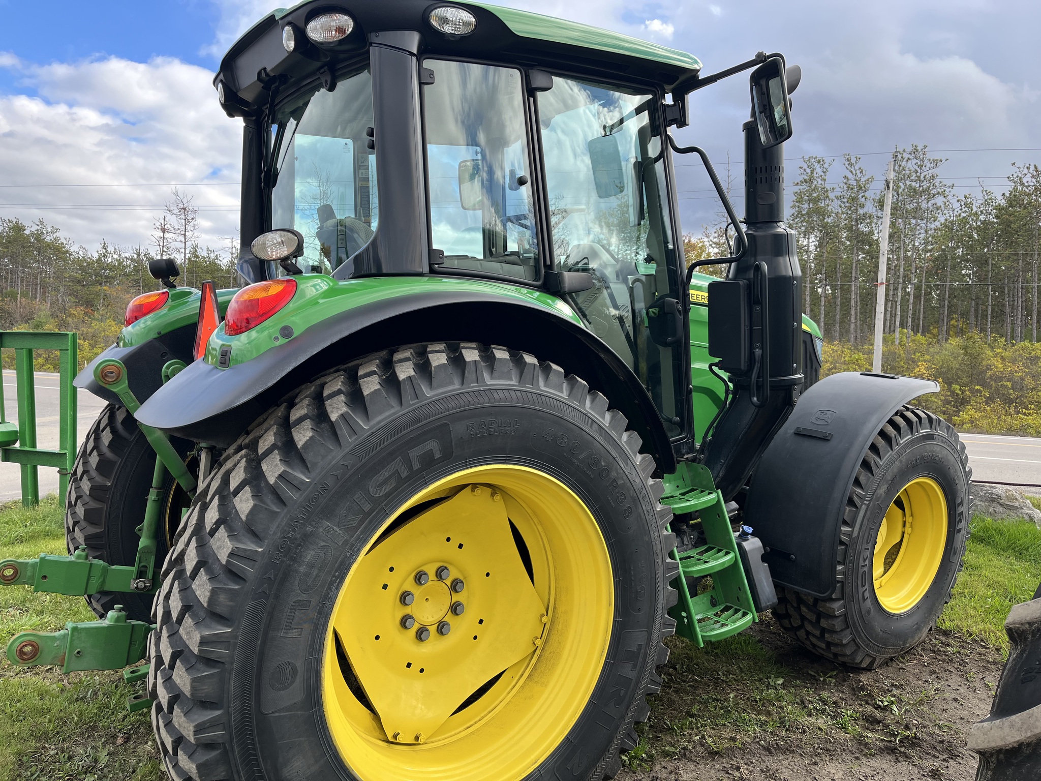 2022 John Deere 6120M Image 4