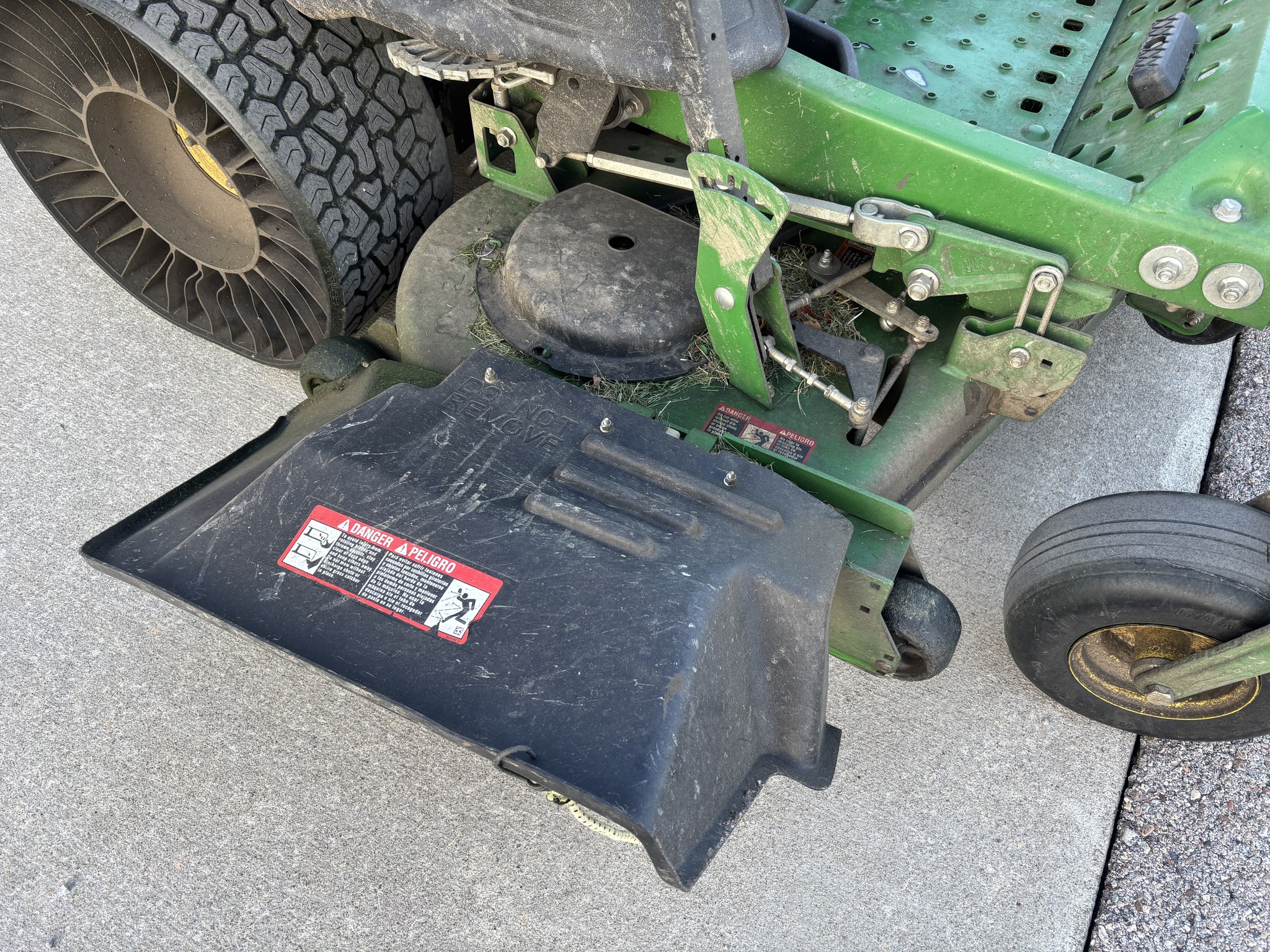 Used 2023 John Deere Z950R Zero Turn Mowers at Koenig Equipment in Botkins, OH - PhotoXL11