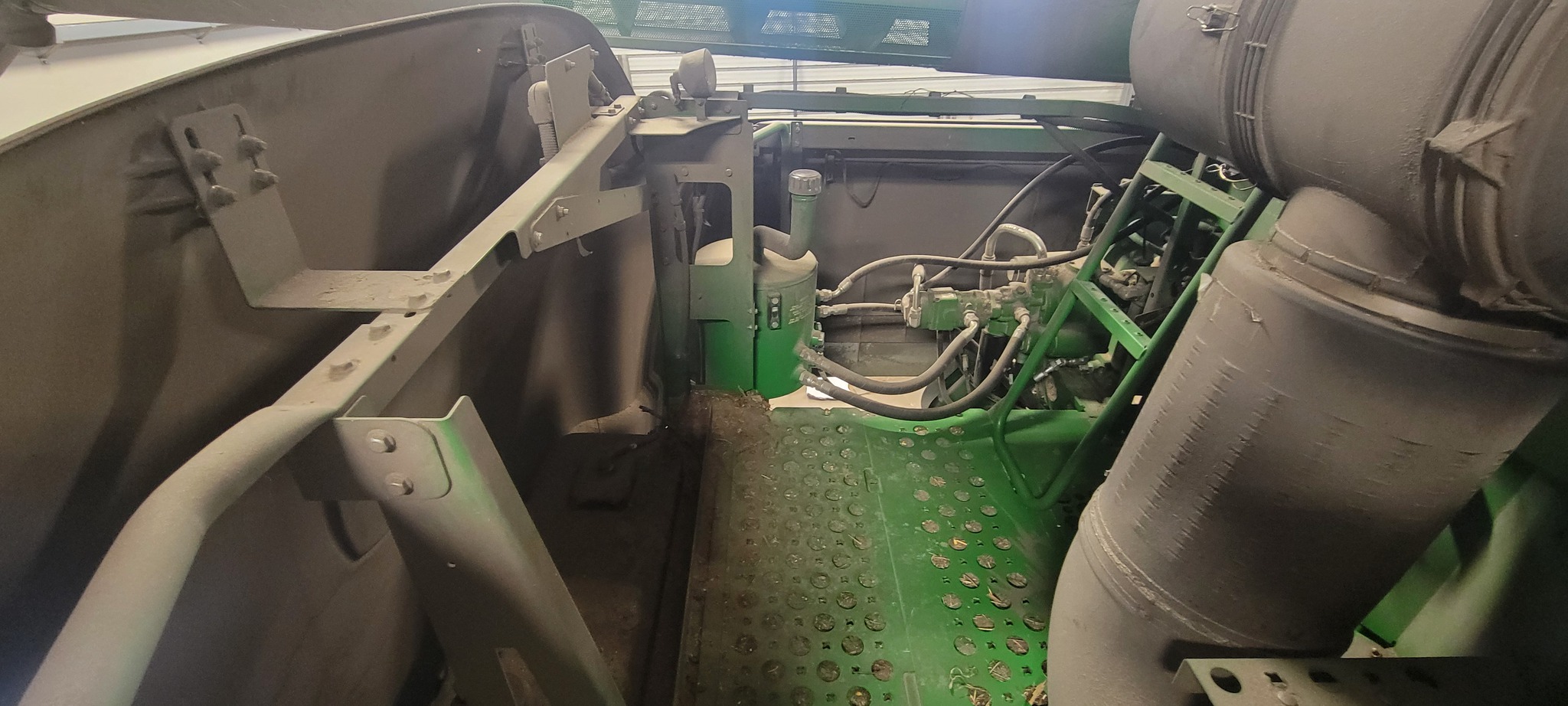 2009 John Deere 9570 STS Image 16