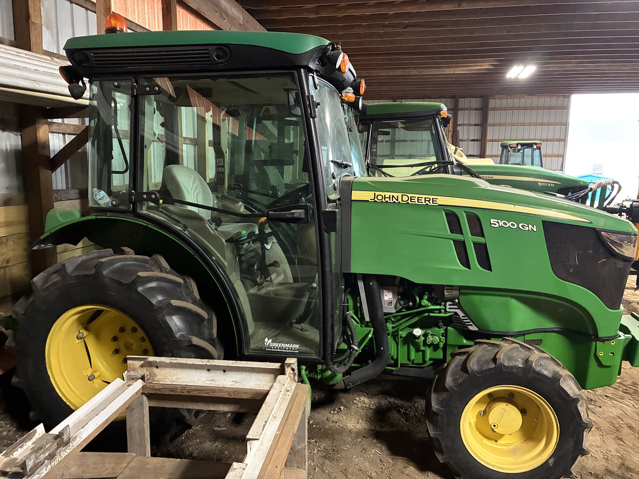 2017 John Deere 5100GN Image 4