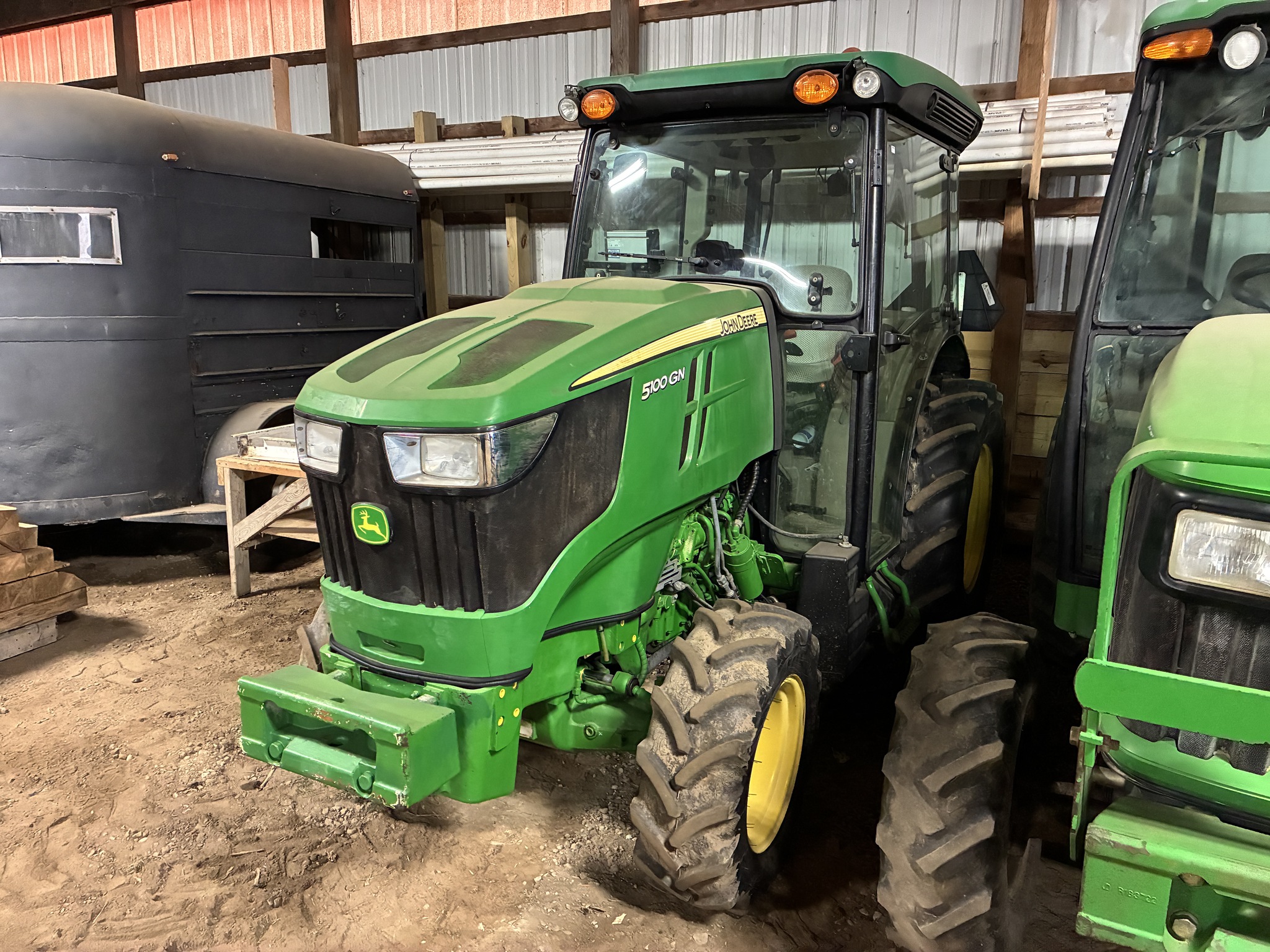 2017 John Deere 5100GN Image 3