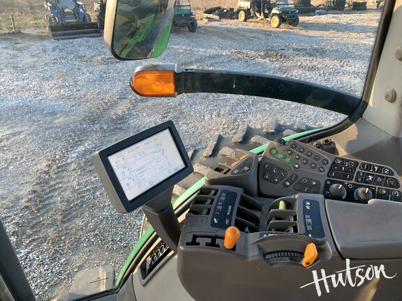 Photo of 2012 John Deere 8260R