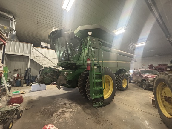  John Deere S660