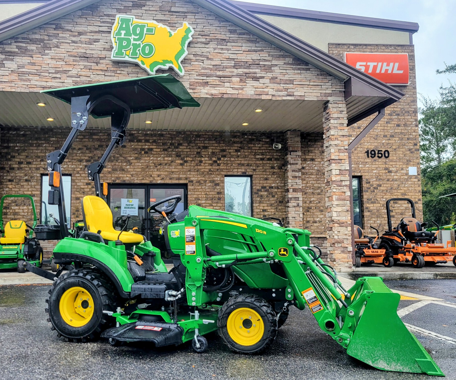 2024 John Deere 1023E Image 2