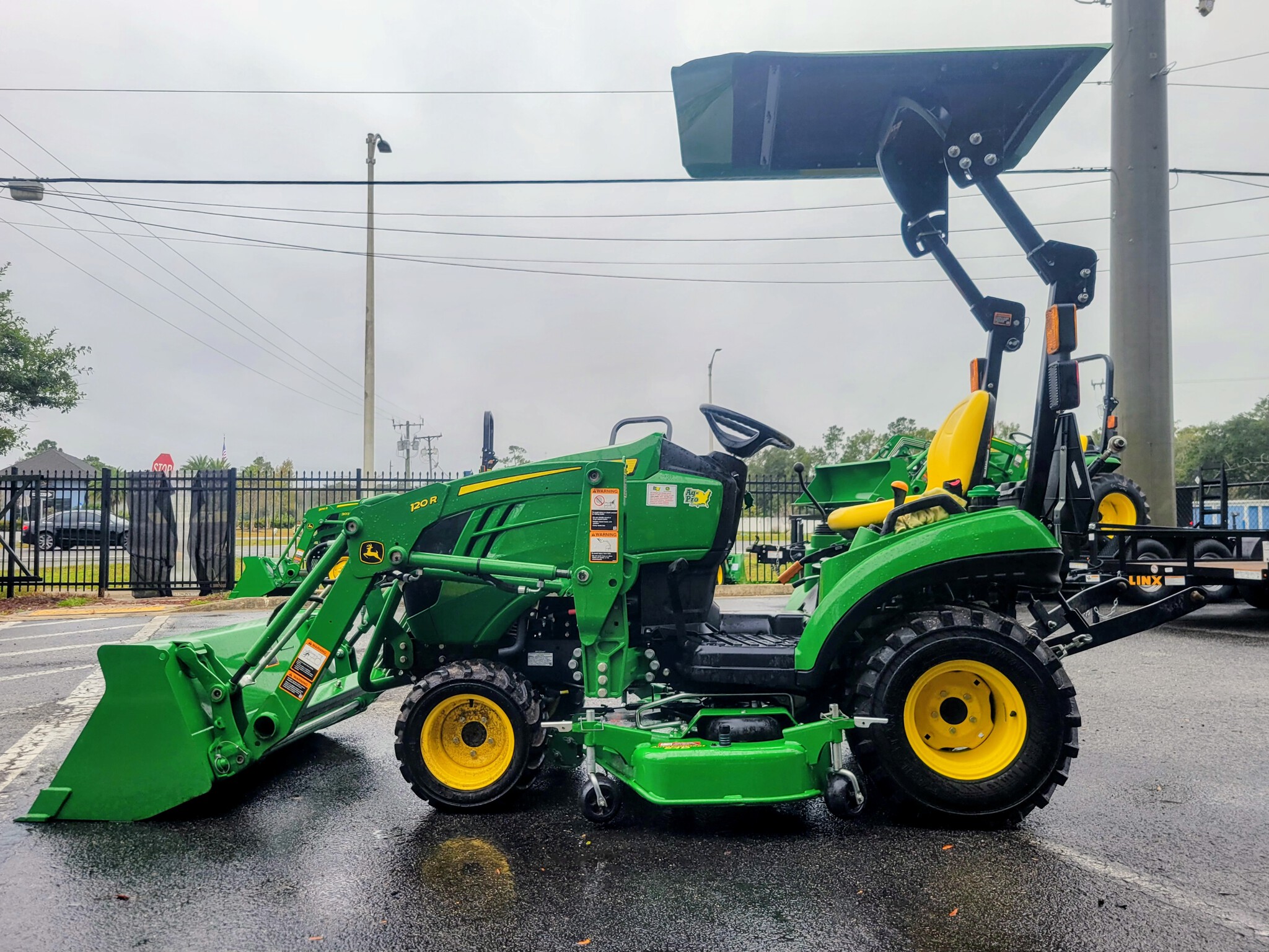 2024 John Deere 1023E Image 4