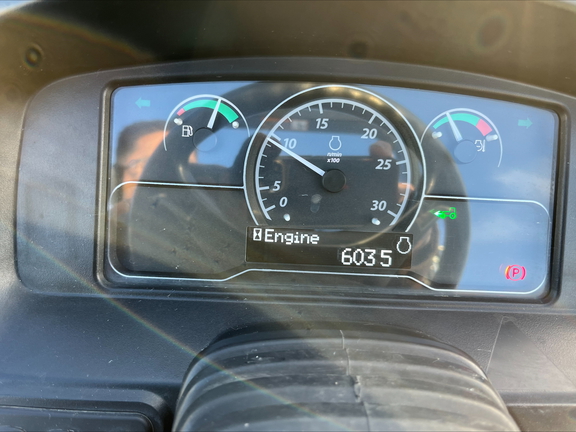 Used 2024 John Deere 2032R Compact Utility Tractors at Horizon Ag & Turf in Edmonton West, AB - Photo8