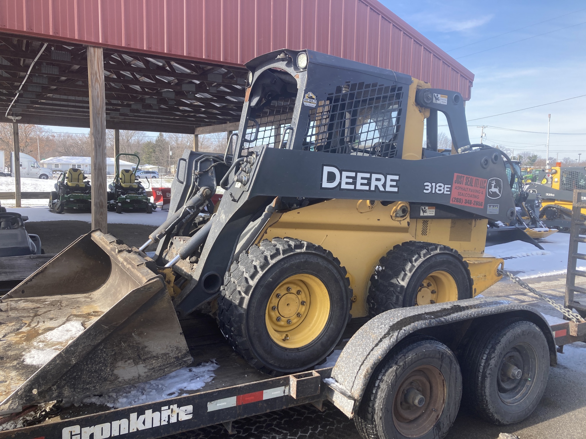 2014 John Deere 318E Image 5