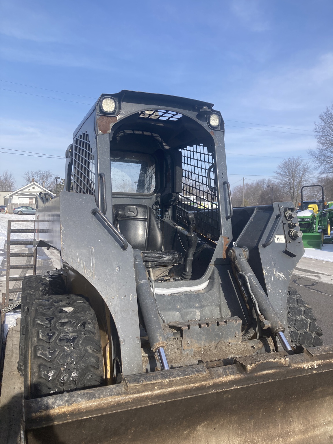 2014 John Deere 318E Image 6