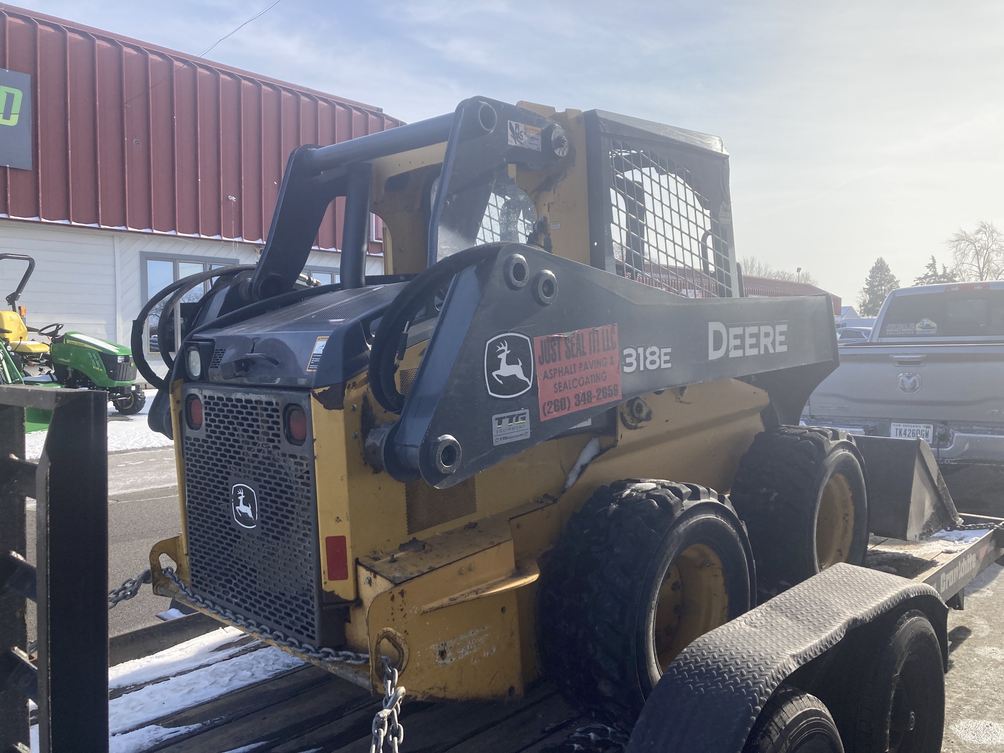 2014 John Deere 318E Image 4