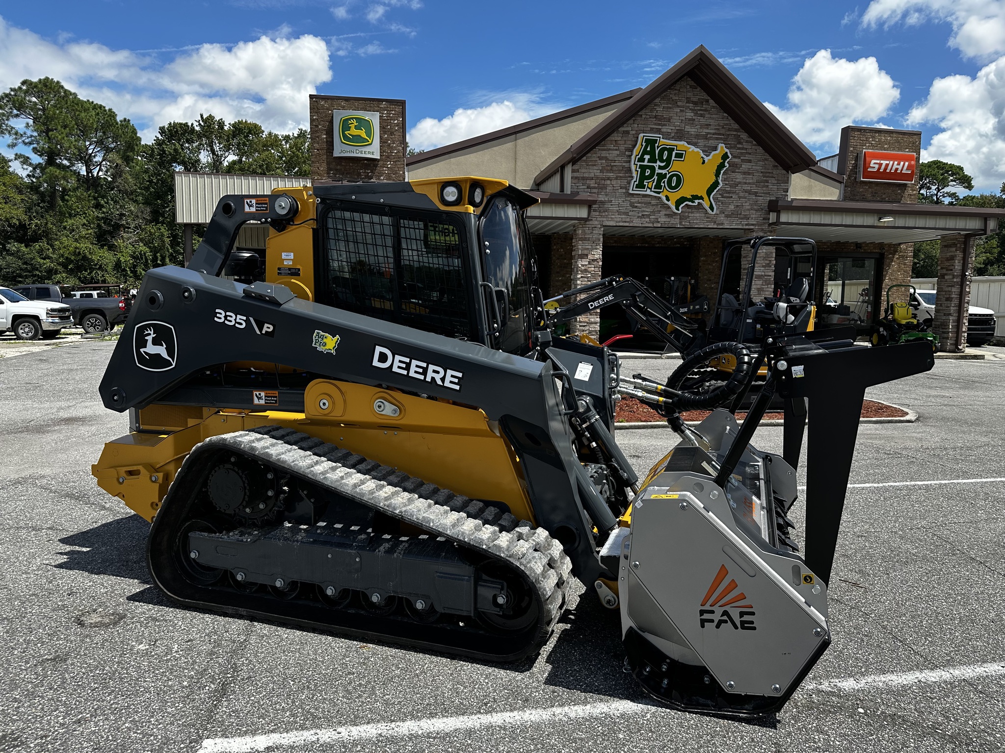 2025 John Deere 335 P Image 2