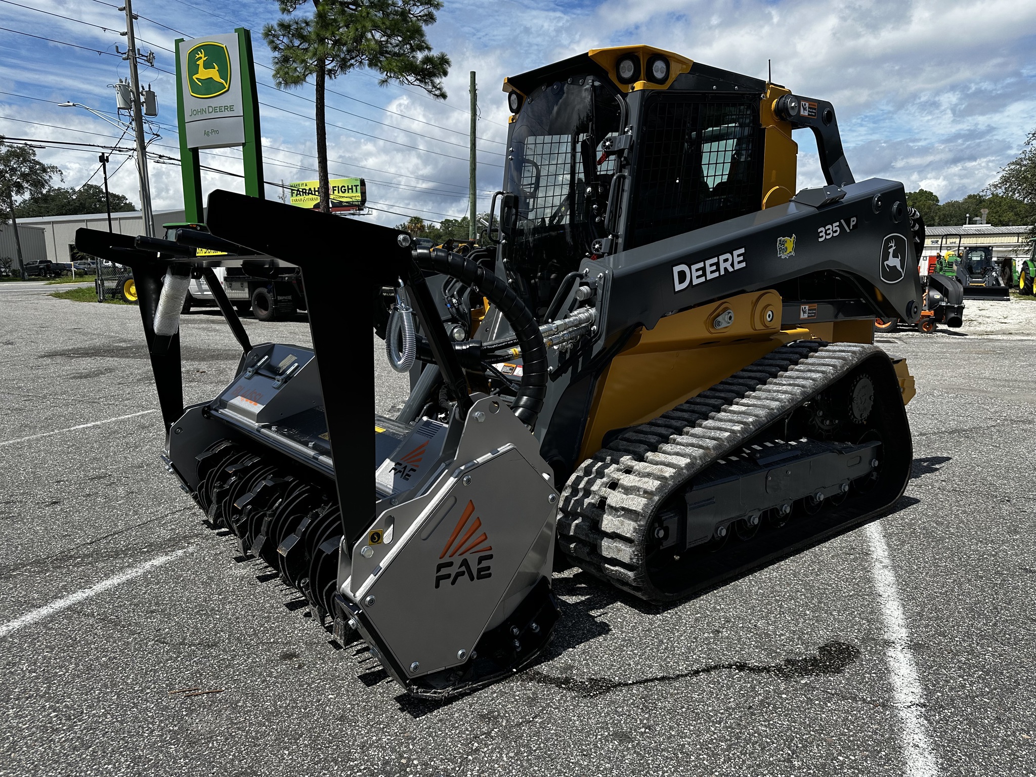 2025 John Deere 335 P Image 4