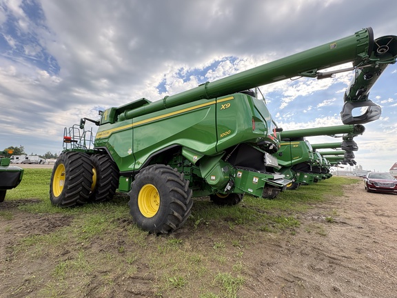 Used 2024 John Deere X9 1000 Combines at Horizon Ag & Turf in Vermilion, AB - Photo3