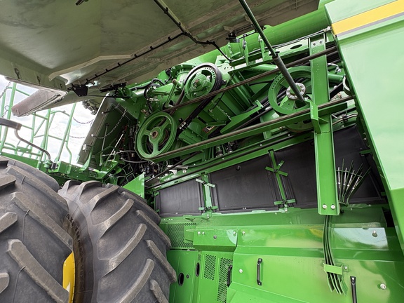Used 2024 John Deere X9 1000 Combines at Horizon Ag & Turf in Vermilion, AB - Photo13