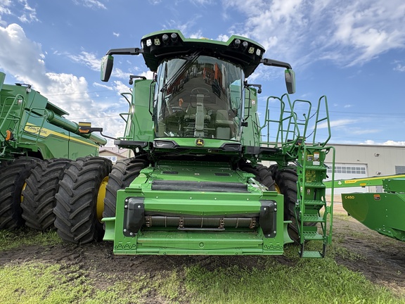 Used 2024 John Deere X9 1000 Combines at Horizon Ag & Turf in Vermilion, AB - Photo10