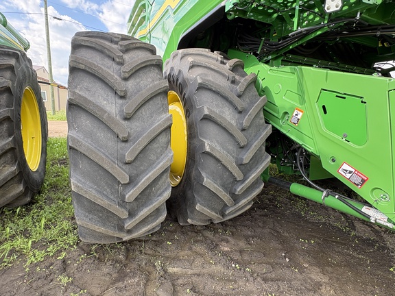 Used 2024 John Deere X9 1000 Combines at Horizon Ag & Turf in Vermilion, AB - Photo15