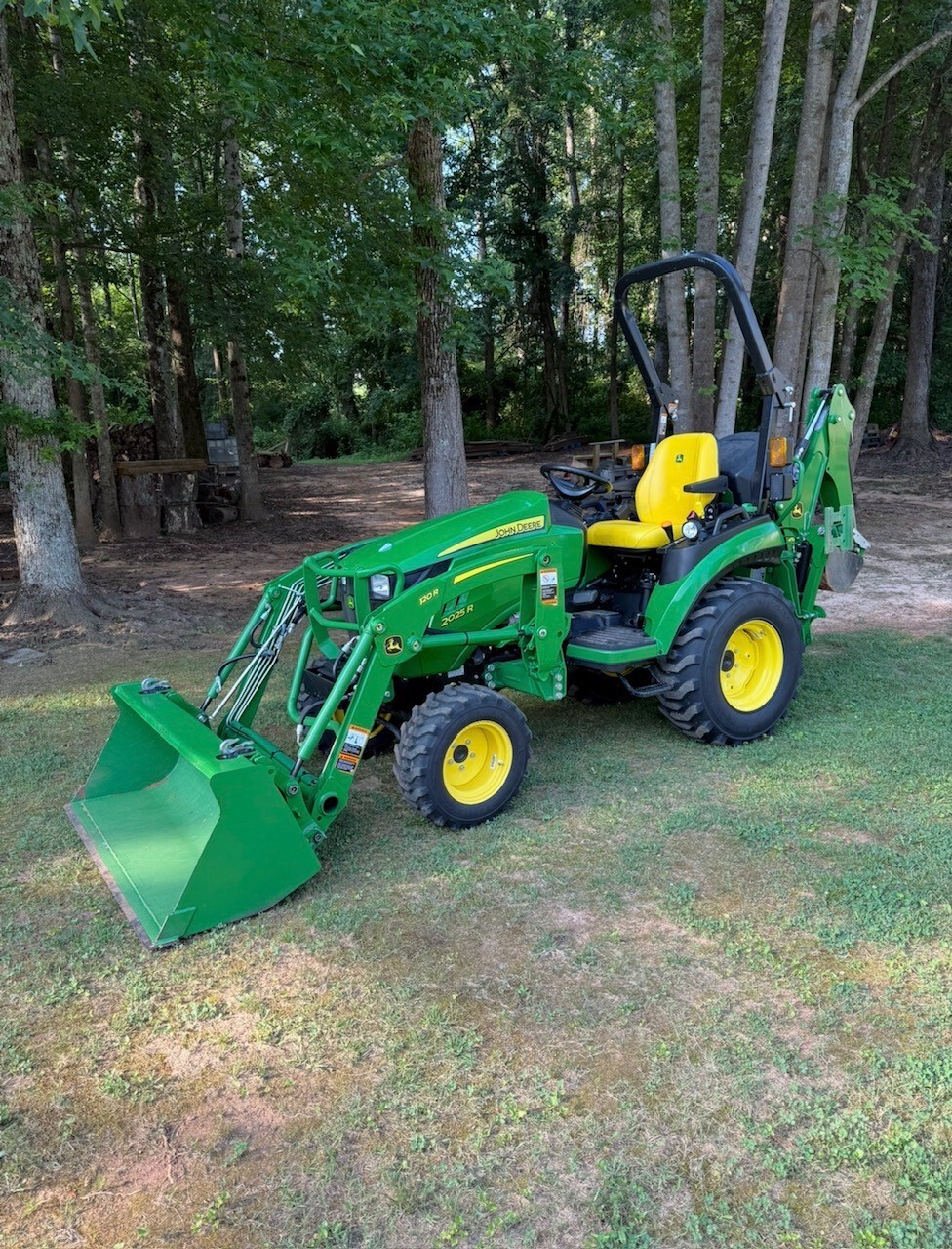 2022 John Deere 2025R Image 1