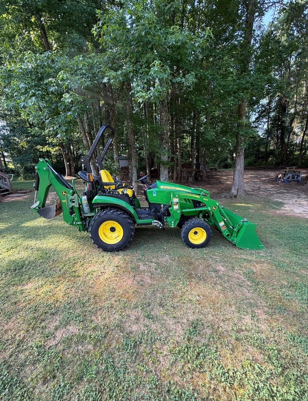 2022 John Deere 2025R Image 3
