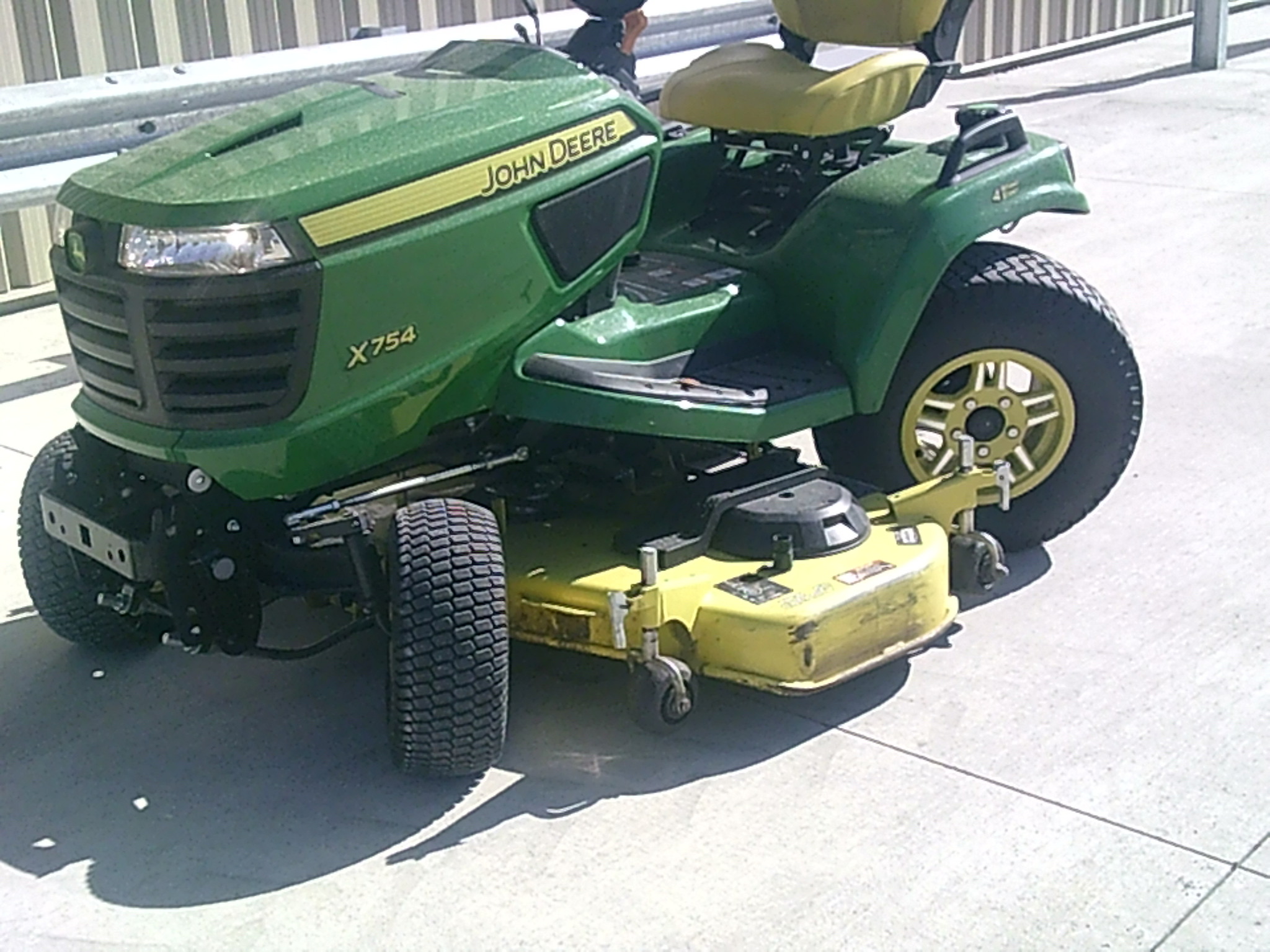 2021 John Deere X754 Image 7