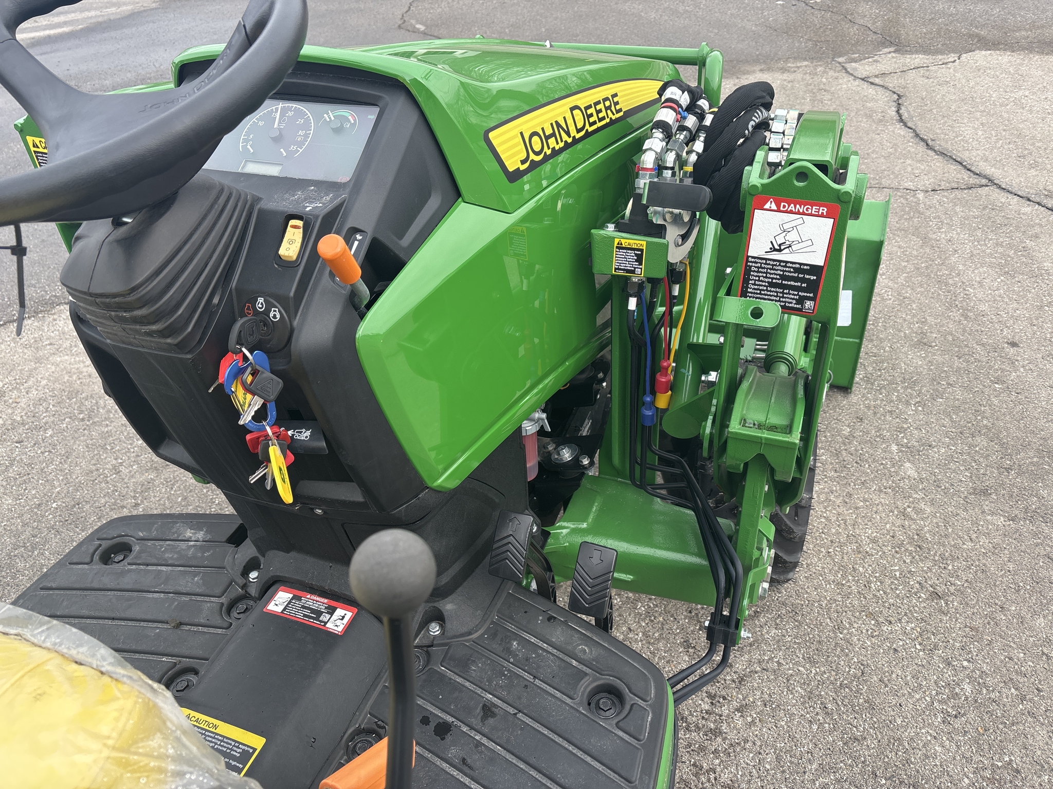 New In-Stock 2024 John Deere 1025R Compact Utility Tractors at Koenig Equipment in Knightstown, IN - PhotoXL11