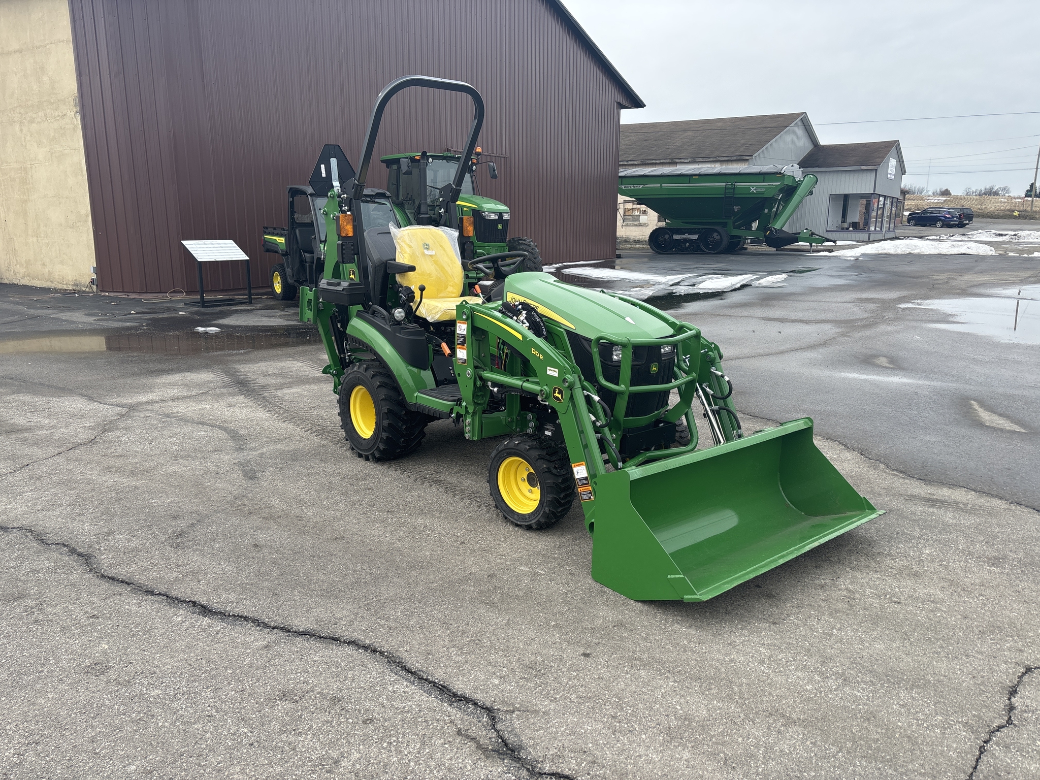 New In-Stock 2024 John Deere 1025R Compact Utility Tractors at Koenig Equipment in Knightstown, IN - PhotoXL3