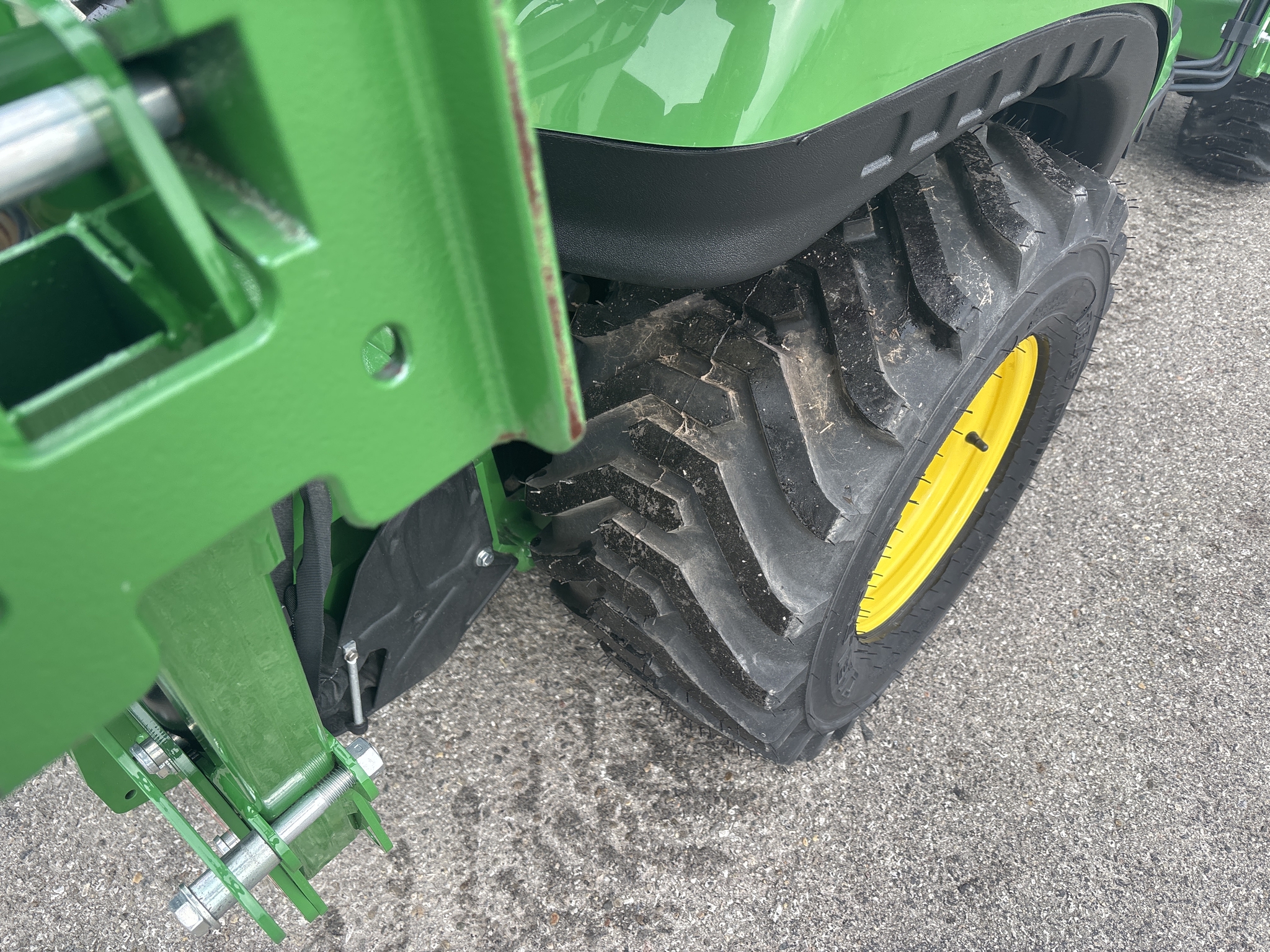 New In-Stock 2024 John Deere 1025R Compact Utility Tractors at Koenig Equipment in Knightstown, IN - PhotoXL12