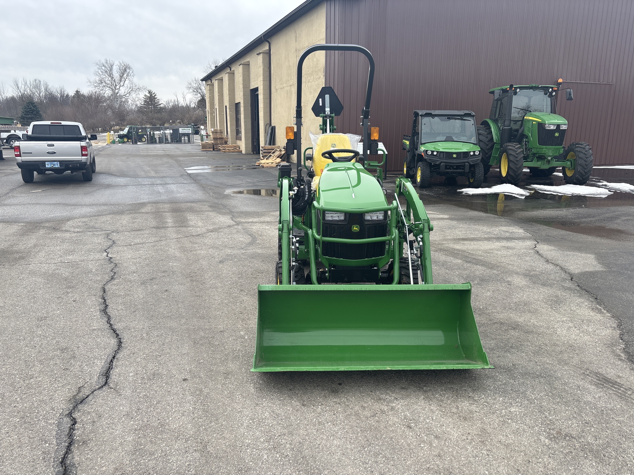 New In-Stock 2024 John Deere 1025R Compact Utility Tractors at Koenig Equipment in Knightstown, IN - PhotoXL2