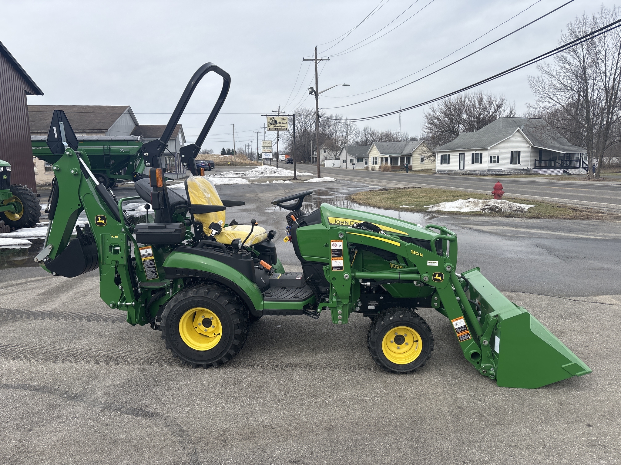 New In-Stock 2024 John Deere 1025R Compact Utility Tractors at Koenig Equipment in Knightstown, IN - PhotoXL4