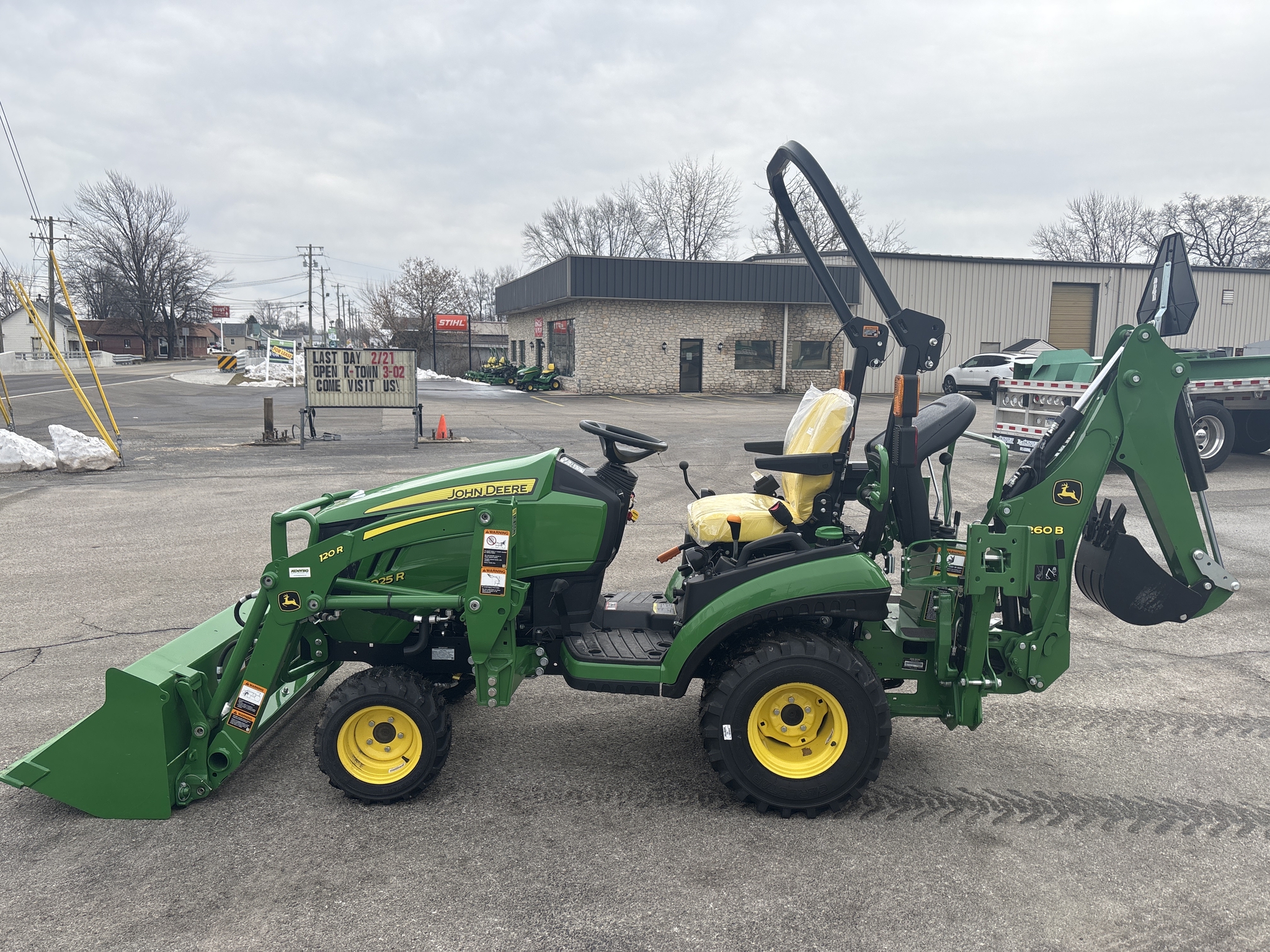 New In-Stock 2024 John Deere 1025R Compact Utility Tractors at Koenig Equipment in Knightstown, IN - PhotoXL0