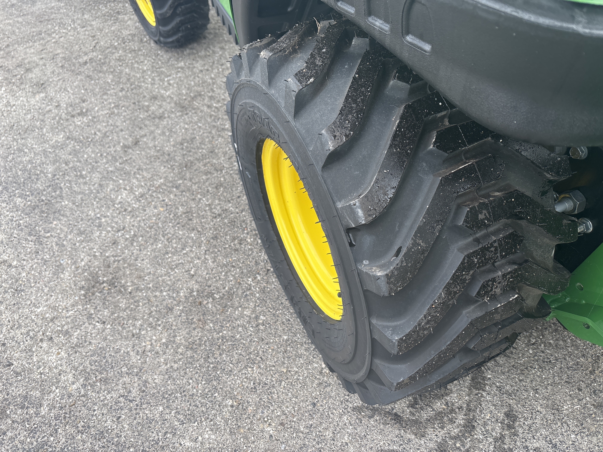 New In-Stock 2024 John Deere 1025R Compact Utility Tractors at Koenig Equipment in Knightstown, IN - PhotoXL13