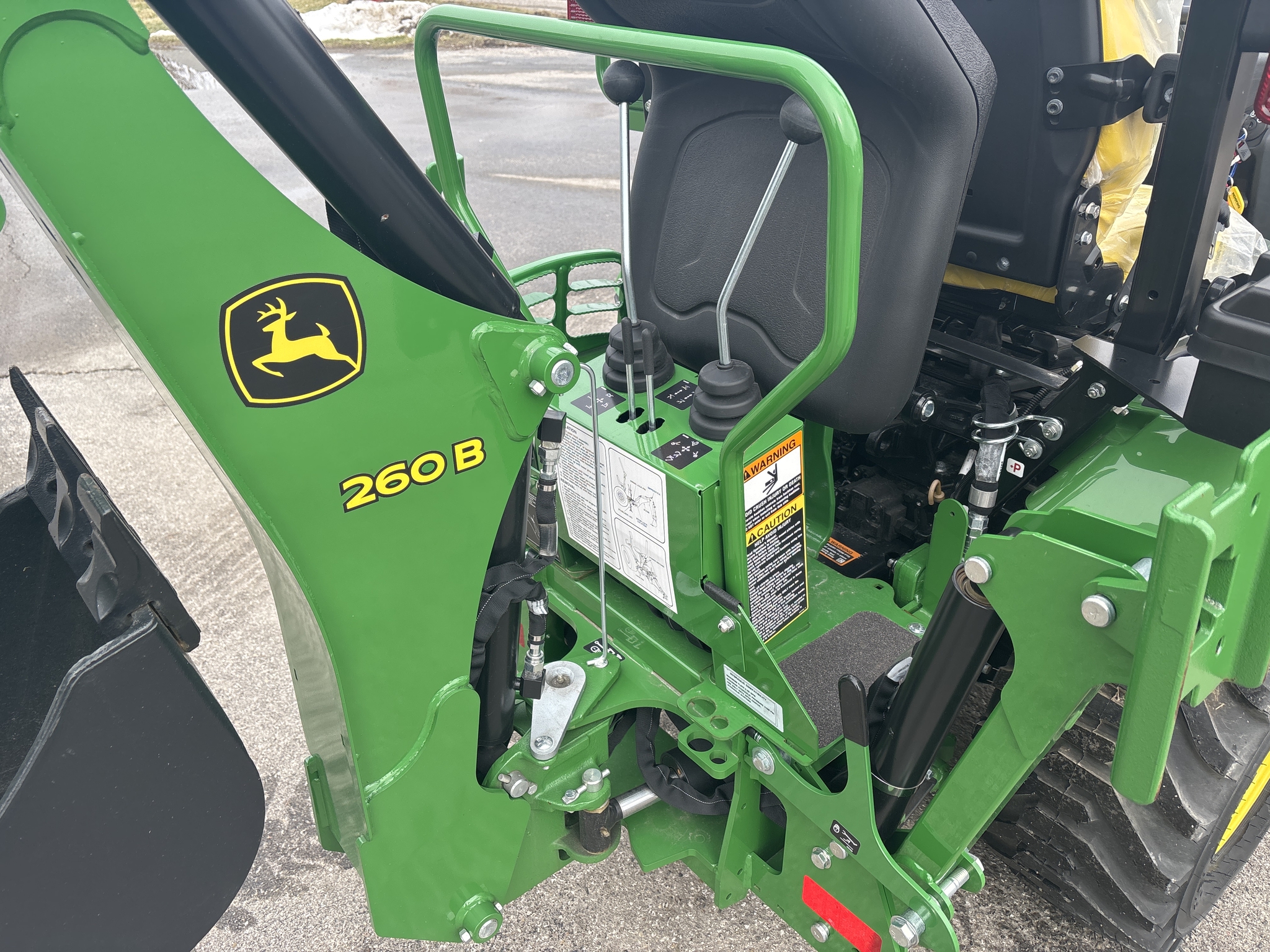 New In-Stock 2024 John Deere 1025R Compact Utility Tractors at Koenig Equipment in Knightstown, IN - PhotoXL15