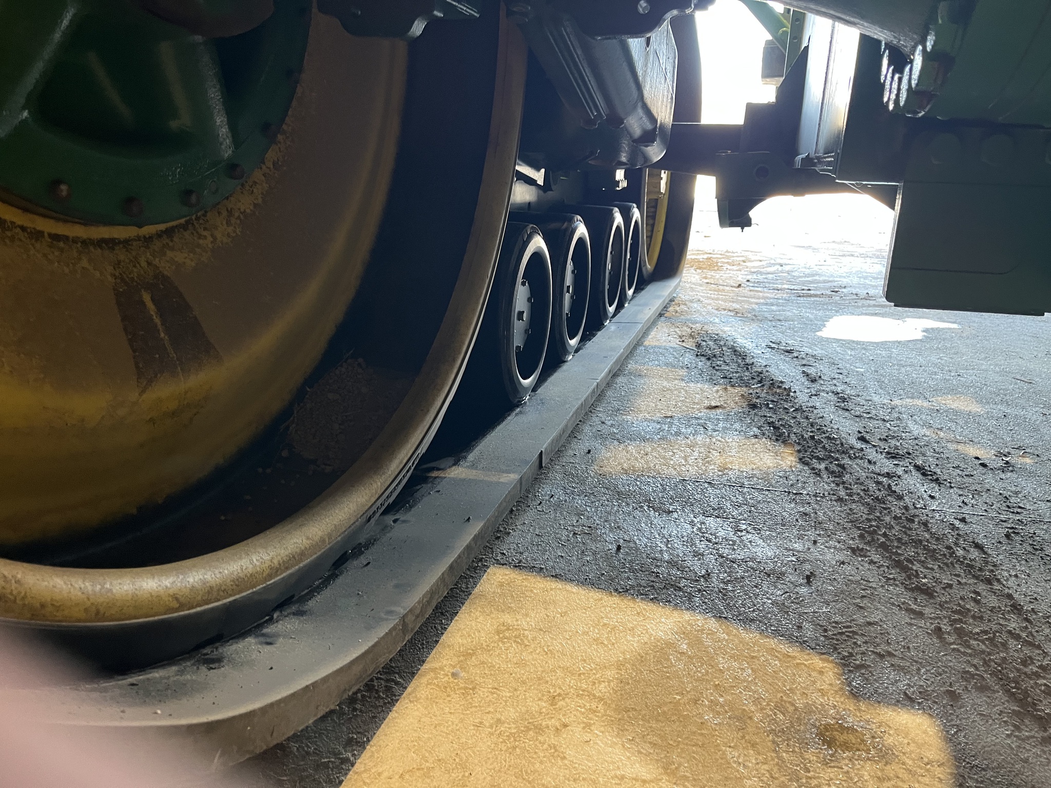 2010 John Deere 9530T Image 24