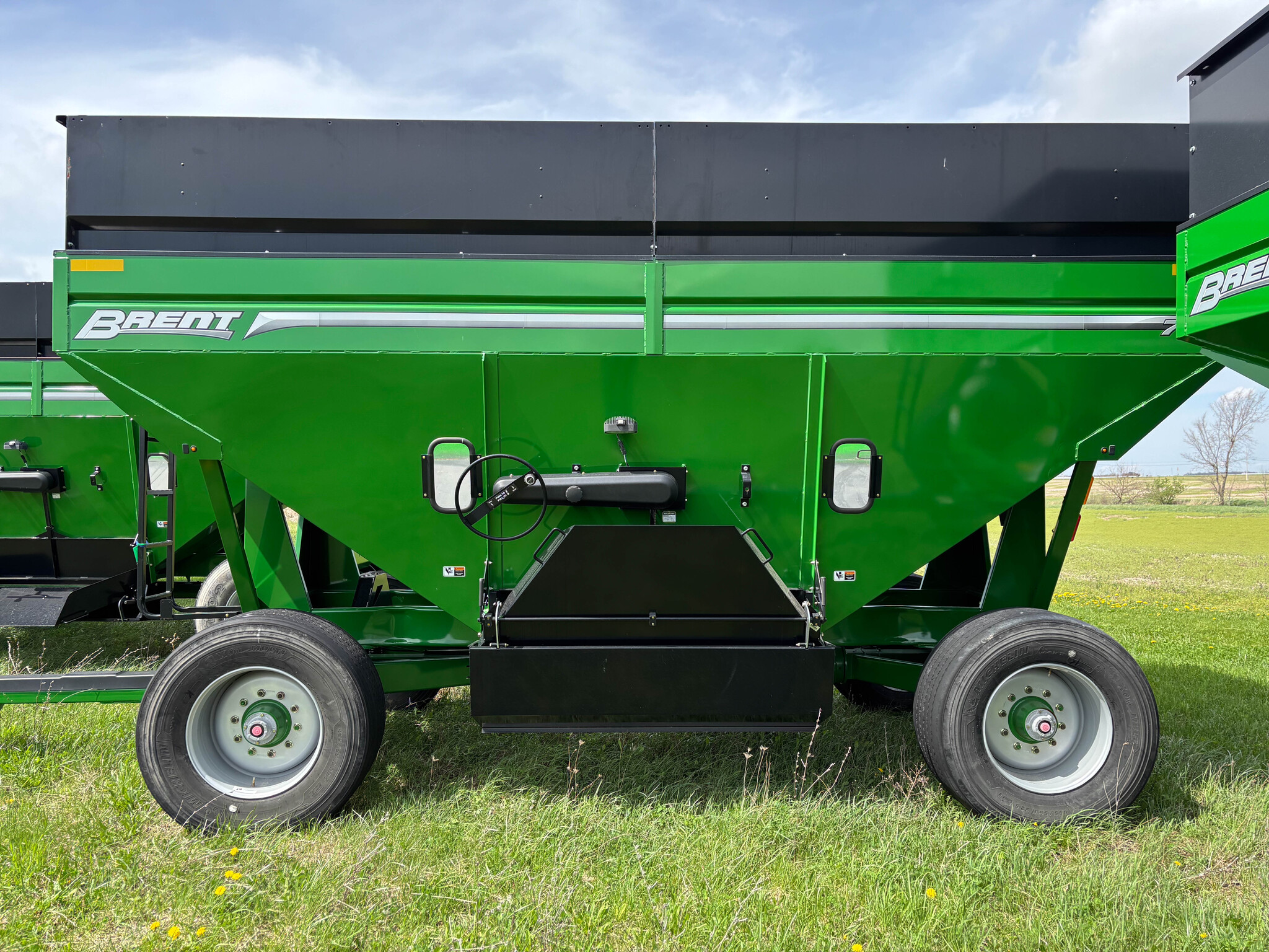 Used -- Brent 757 Grain Carts at Koenig Equipment in Anna, OH - PhotoXL1