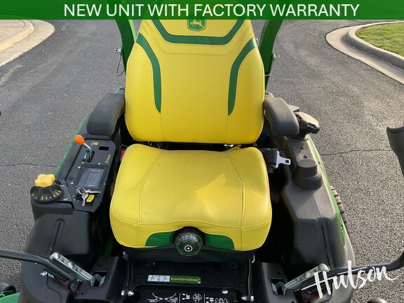 Photo of 2025 John Deere Z965R