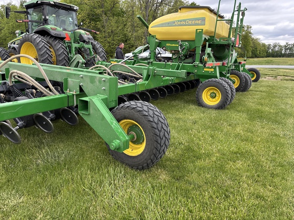 Used 2015 John Deere 1990 Air Drills and Seeders at Koenig Equipment in Anna, OH - Photo4