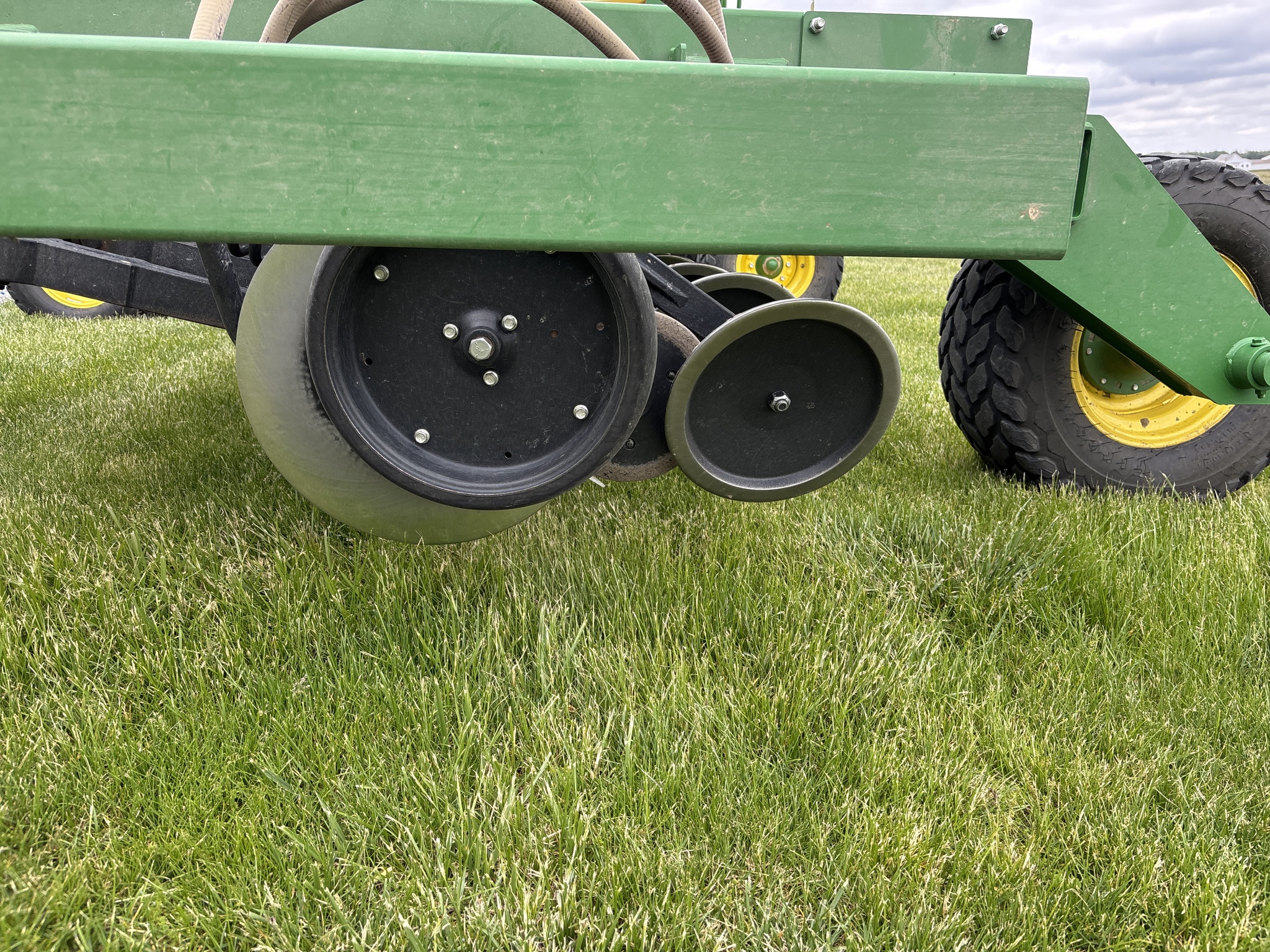 Used 2015 John Deere 1990 Air Drills and Seeders at Koenig Equipment in Anna, OH - PhotoXL9