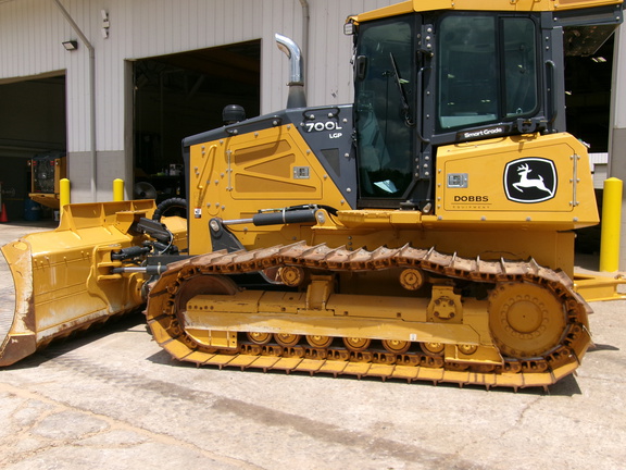 Photo of a 2024 John Deere 700L