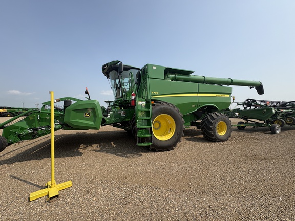 Used 2021 John Deere S790 Combines at Horizon Ag & Turf in Lloydminster, AB - Photo3