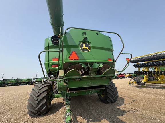Used 2021 John Deere S790 Combines at Horizon Ag & Turf in Lloydminster, AB - Photo5