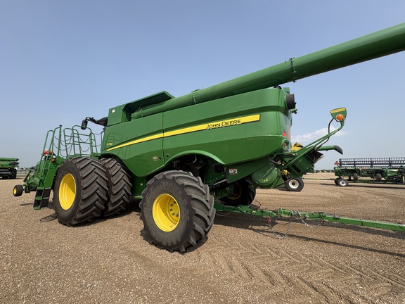 Used 2021 John Deere S790 Combines at Horizon Ag & Turf in Lloydminster, AB - Photo6