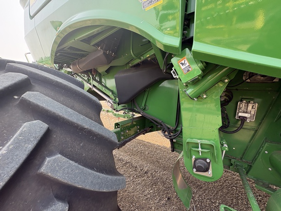 Used 2021 John Deere S790 Combines at Horizon Ag & Turf in Lloydminster, AB - Photo11
