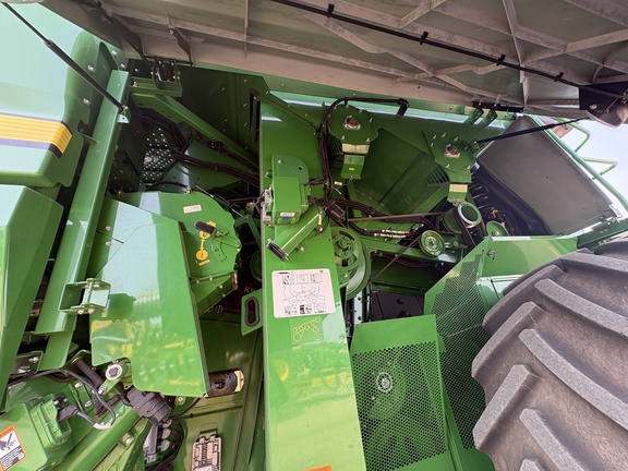 Used 2021 John Deere S790 Combines at Horizon Ag & Turf in Lloydminster, AB - Photo12