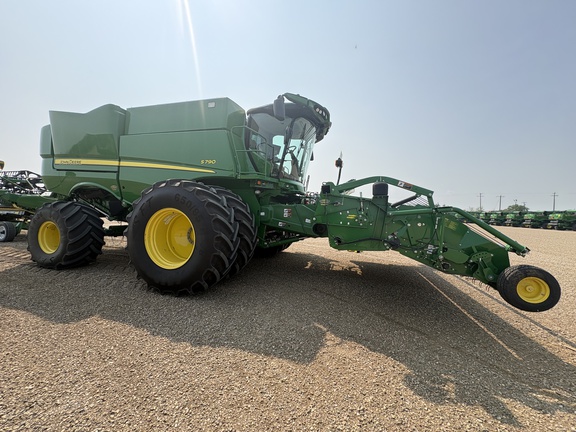 Used 2021 John Deere S790 Combines at Horizon Ag & Turf in Lloydminster, AB - Photo2