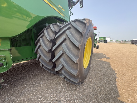 Used 2021 John Deere S790 Combines at Horizon Ag & Turf in Lloydminster, AB - Photo13