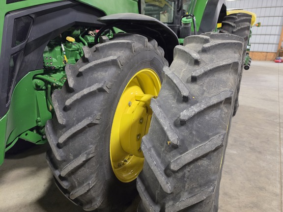 2022 John-Deere 8R 340