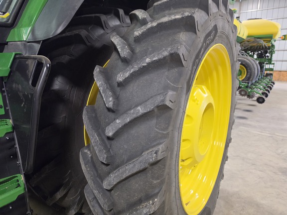2022 John-Deere 8R 340