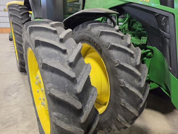 2022 John-Deere 8R 340